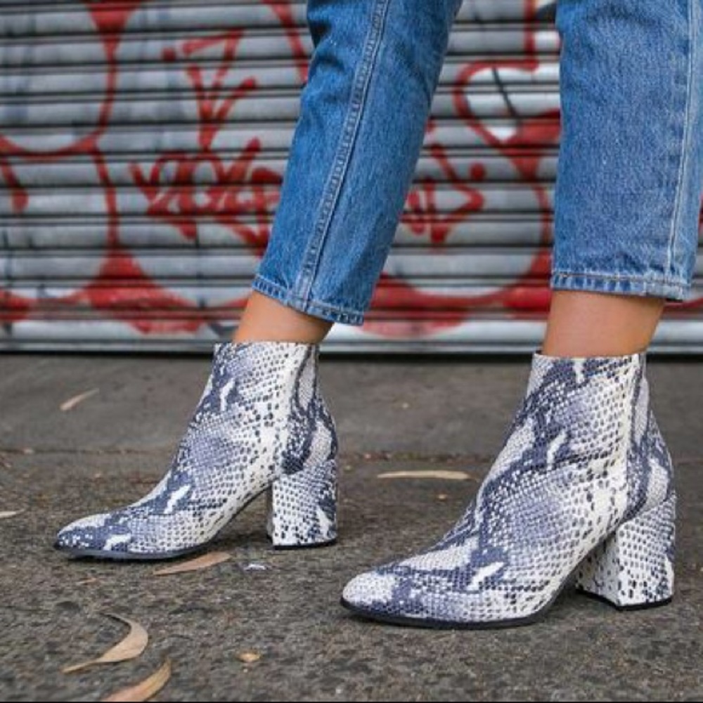 {Steve Madden} Jillian Bootie in Snake